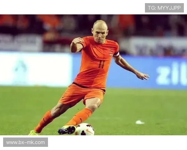 足球巨星表哥的传奇人生与绿茵场上的光辉岁月解析