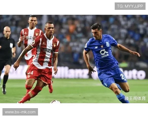 足球巨星云集激情碰撞 球场英雄齐聚一堂展现无限风采